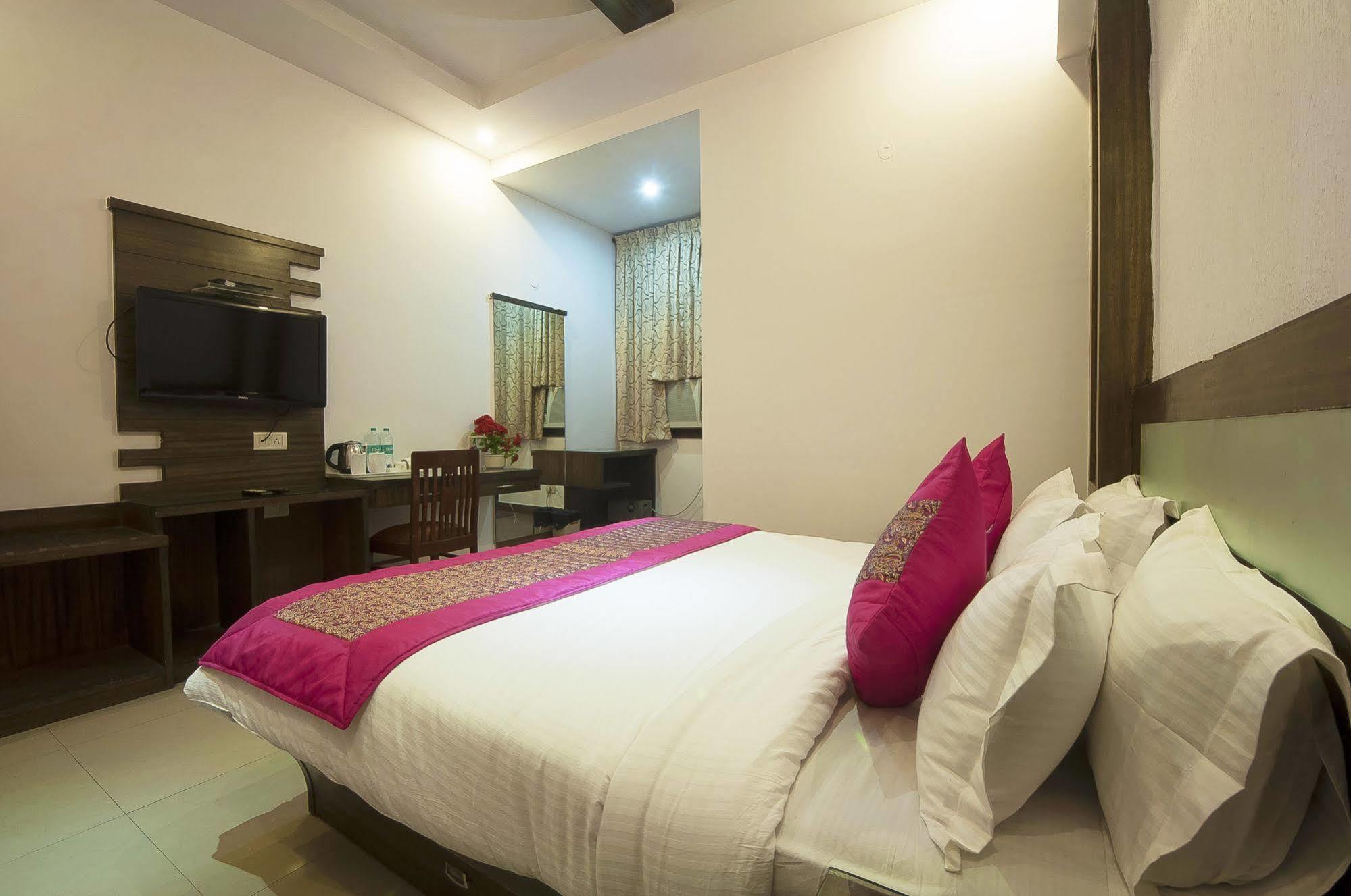 Oyo 3472 Hotel Rama Inn Nueva Delhi Exterior foto